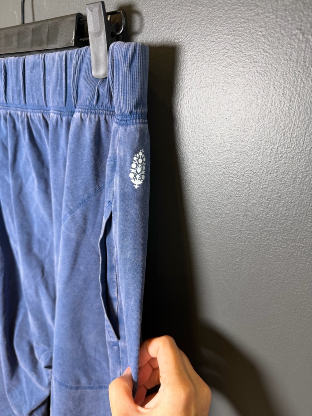 Free People Hot Shot Pants Size Large Blue NWOT - Picture 3 of 7